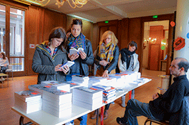 Stand-librairie-la-Breche---IRTS-2017.gif